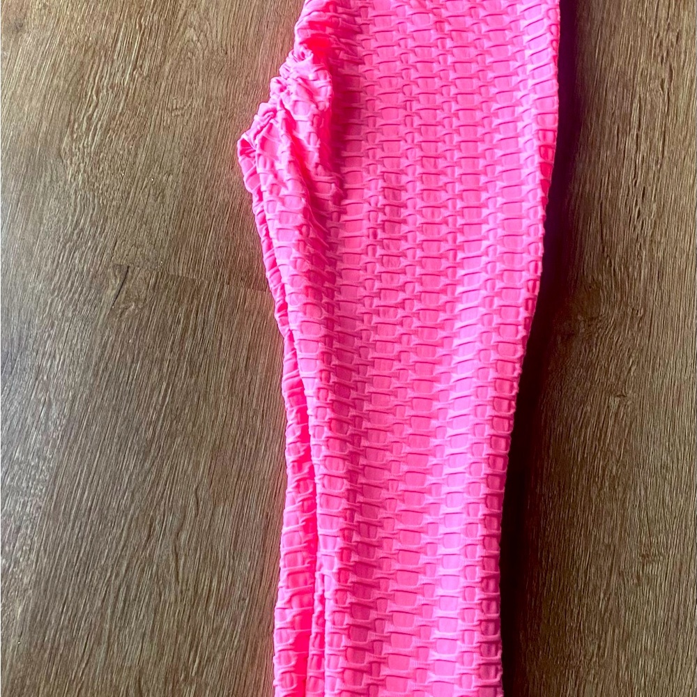 Pink workout leggings . Only worn once. Sized medium. Sanitized and ready to go!